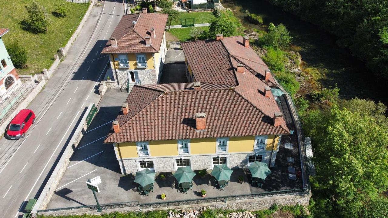 Hotel Y Apartamentos La Lonja Cangas de Onis Exterior photo