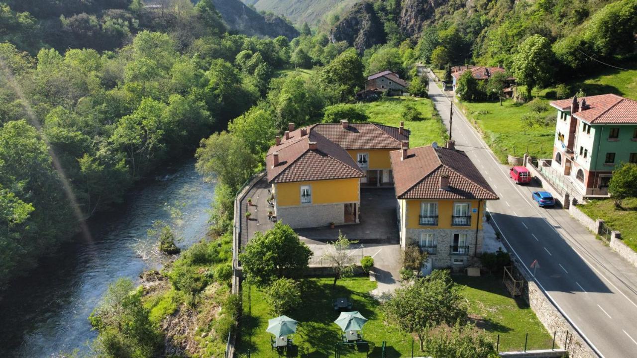 Hotel Y Apartamentos La Lonja Cangas de Onis Exterior photo
